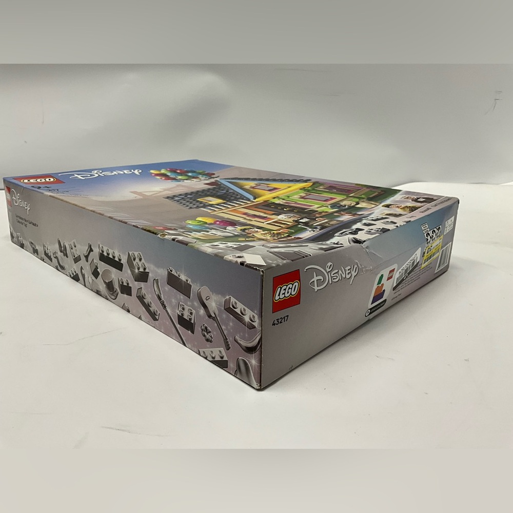 LEGO Disney and Pixar 'Up' House 43217 Disney 100 Celebration Factory Sealed NEW - Picture 4 of 5
